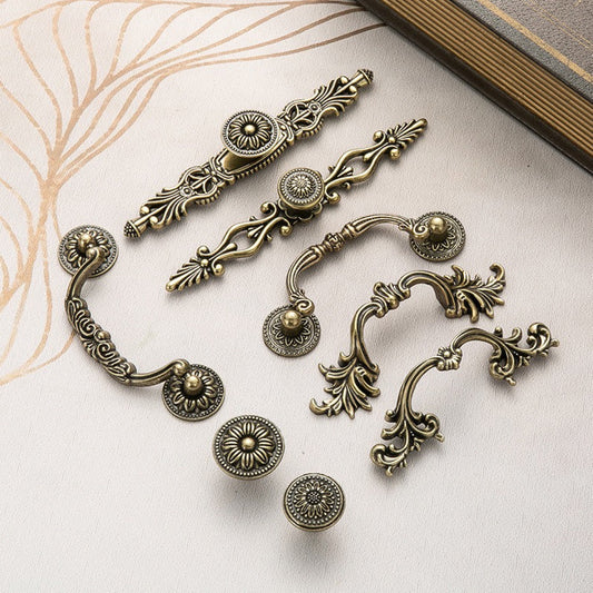 Europäische Vintage Antik-Bronze-Möbelbeschläge – Verzierte Griffe & Knäufe aus Zinklegierung