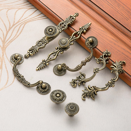 Europäische Vintage Antik-Bronze-Möbelbeschläge – Verzierte Griffe & Knäufe aus Zinklegierung